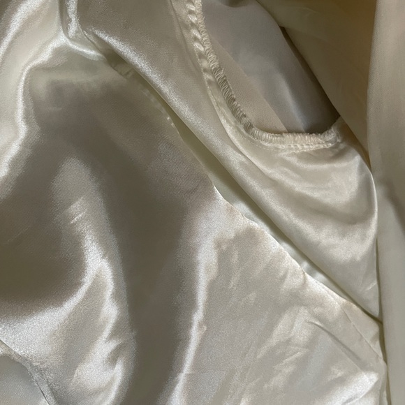 Torrid Short white jacket with sheer sleeves - Picture 3 of 7